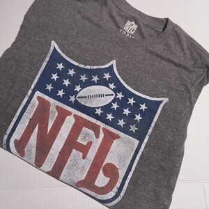 NFL Team Apparel Men's Grey Short Sleeve Distressed Logo T Shirt